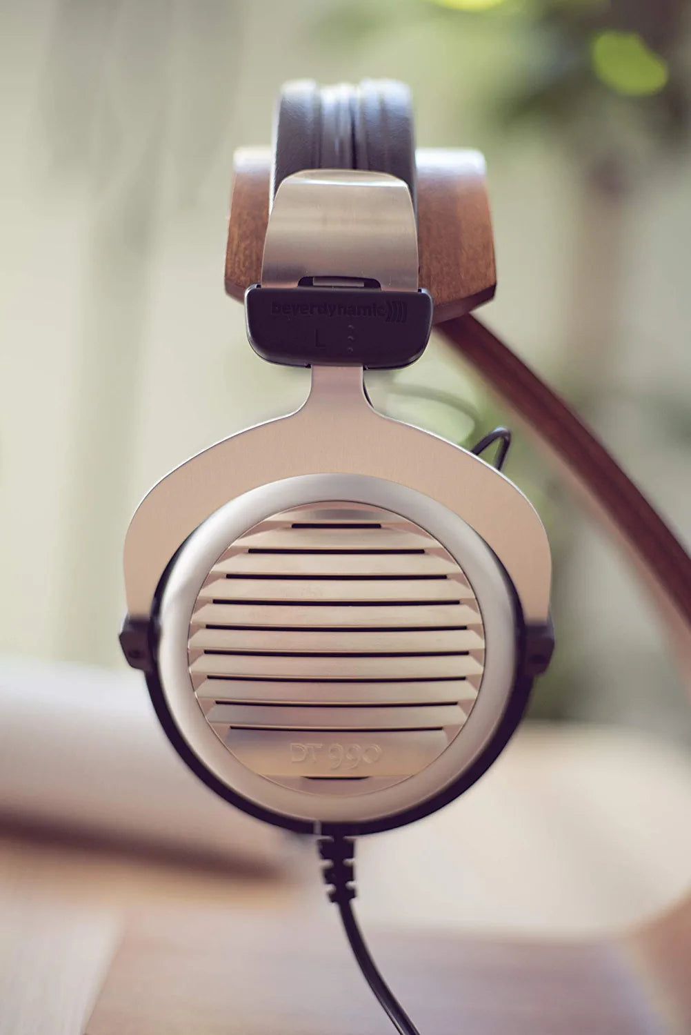 beyerdynamic DT 990 Edition 32 Ohm Over-Ear-Stereo Headphones. Open design, wired, high-end, for tablet and smartphone