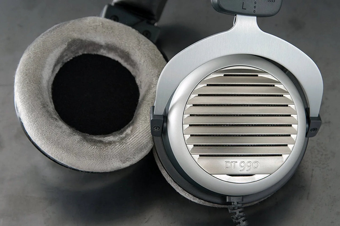 beyerdynamic DT 990 Edition 32 Ohm Over-Ear-Stereo Headphones. Open design, wired, high-end, for tablet and smartphone