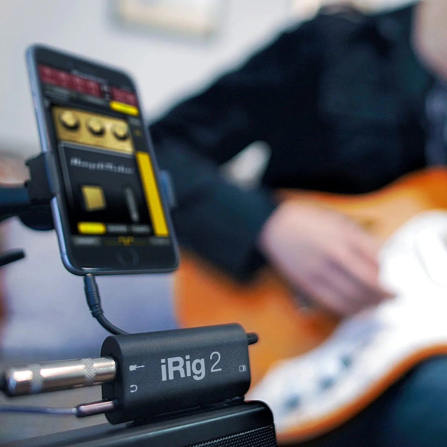 IK Multimedia iRig 2 Portable Guitar Audio Interface, Lightweight Audio Adapter for iPhone, iPad and Android Smartphones and Tablets, with Instrument Input and Headphone/amplfiier Outs